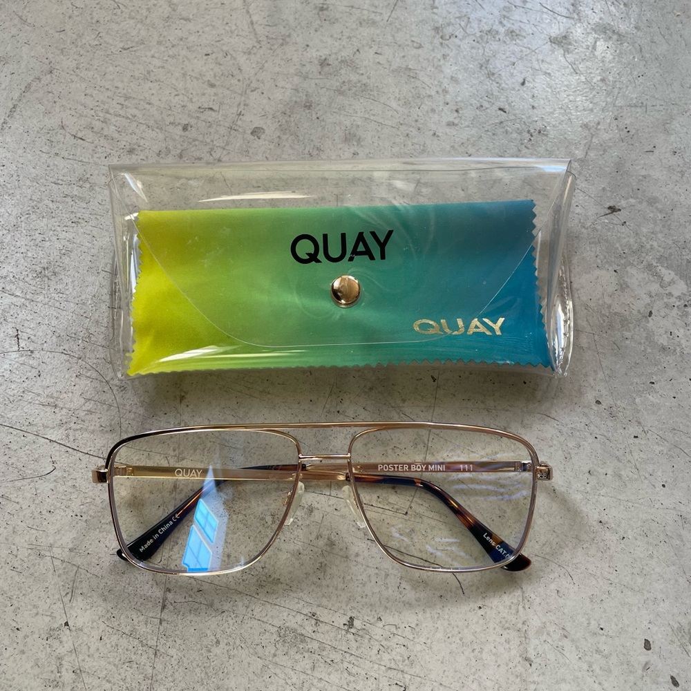 Quay Australia Gold Glasses with Clear Case